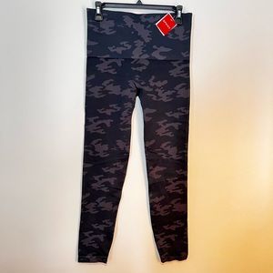 Spanx NWT Look at me now camo XL leggings